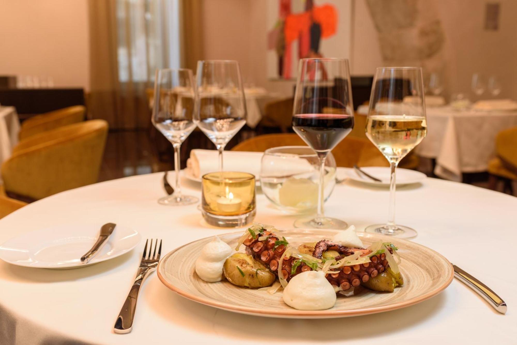 Áurea Museum by Eurostars Hotel Company Lisboa Exterior foto A meal at the restaurant