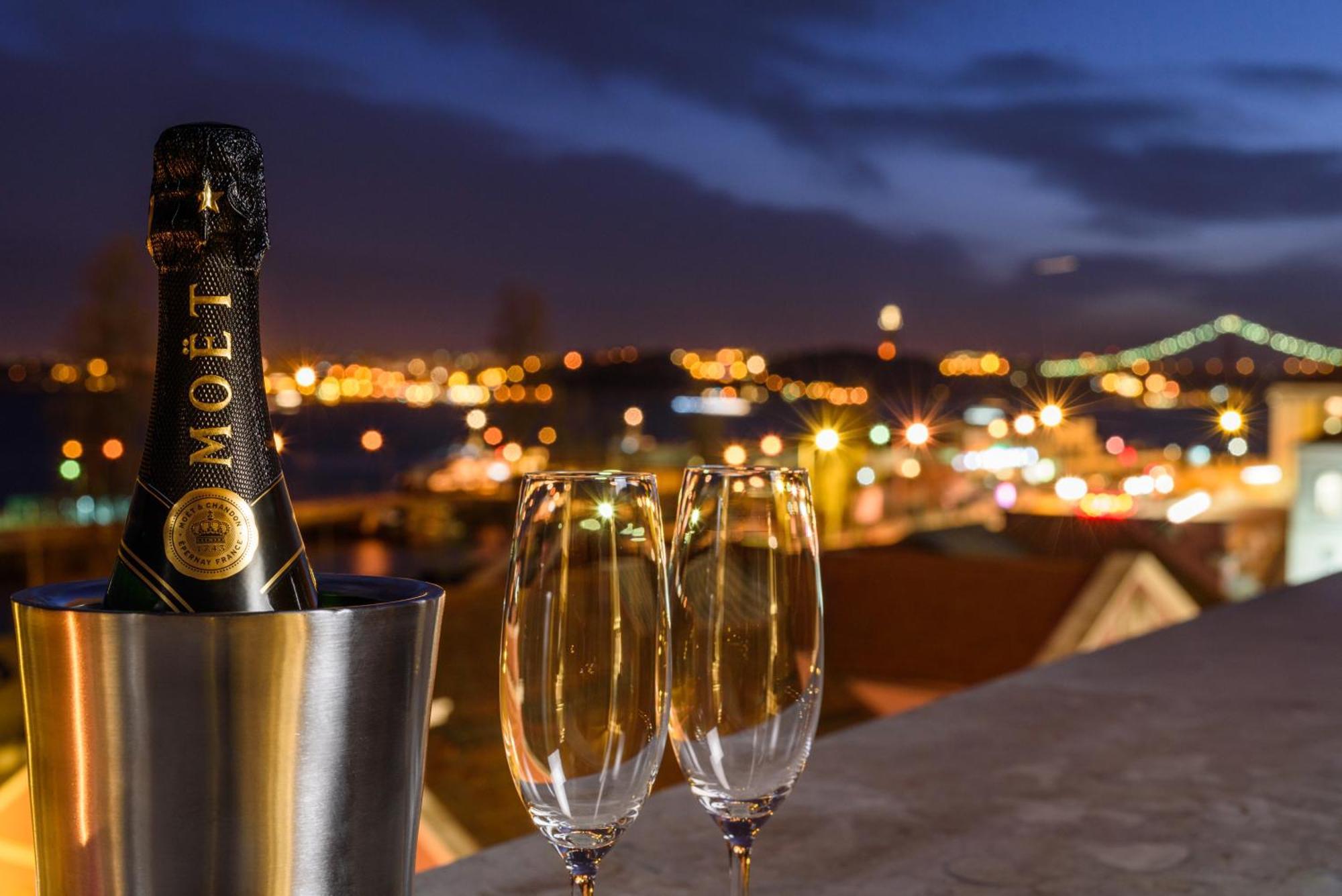 Áurea Museum by Eurostars Hotel Company Lisboa Exterior foto Moët & Chandon champagne