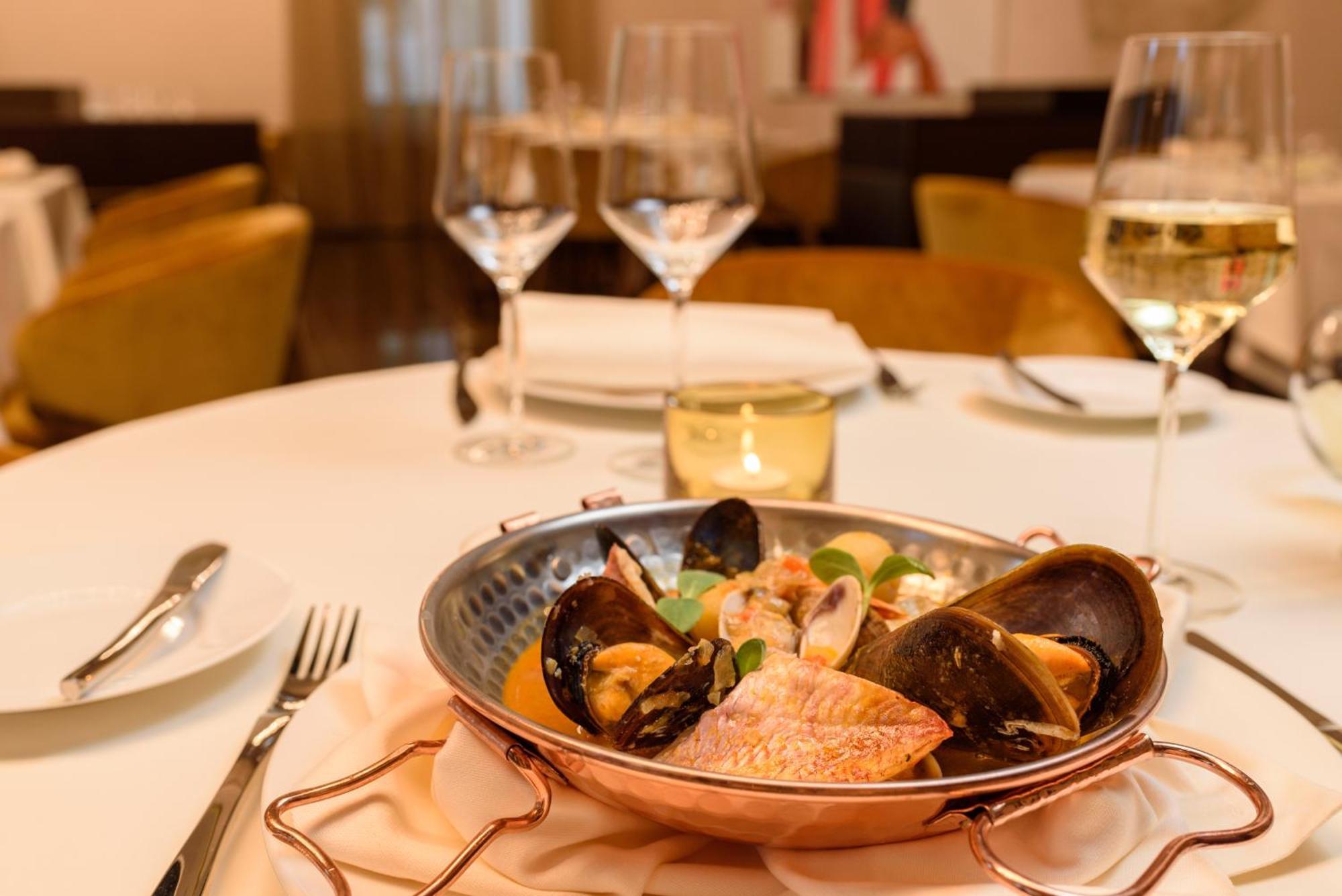 Áurea Museum by Eurostars Hotel Company Lisboa Exterior foto A seafood dish at the restaurant